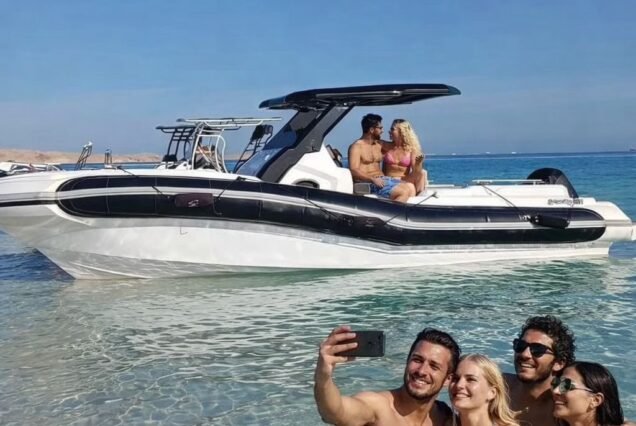 Private Speedboat Including: Orange Bay, Dolphin House and White Island