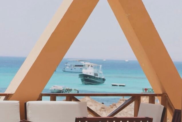 Private Speedboat Including: Eden Island, Dolphin House and White Island